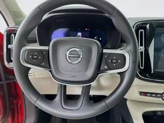 Volvo XC40 2024 AWD B5 Plus Tema Brillante 4 puertas SUV