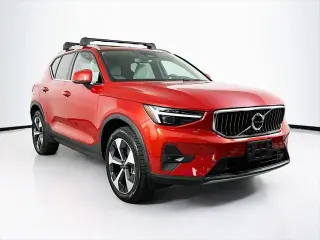 Volvo XC40 2024 AWD B5 Plus Tema Brillante 4 puertas SUV