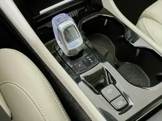 Volvo XC40 2024 AWD B5 Plus Tema Brillante 4 puertas SUV