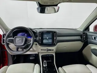 Volvo XC40 2024 AWD B5 Plus Tema Brillante 4 puertas SUV