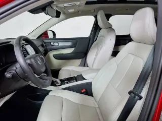 Volvo XC40 2024 AWD B5 Plus Tema Brillante 4 puertas SUV