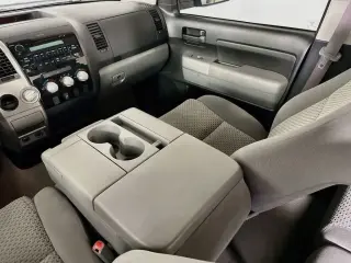 Toyota Tundra 2008 4x2 SR5 4 puertas Doble Cabina SB (4.7L V8)