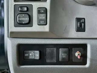 Toyota Tundra 2008 4x2 SR5 4 puertas Doble Cabina SB (4.7L V8)