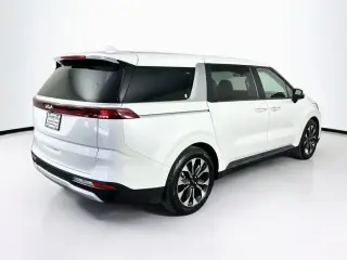 Kia Carnival 2024 EX 4 puertas Minivan