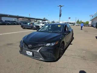 Toyota Camry 2021 SE 4 puertas Sedan