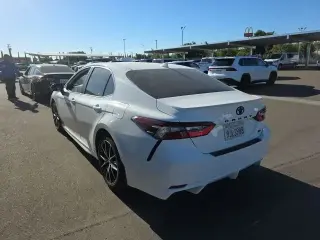 Toyota Camry 2024 SE 4 puertas Sedan