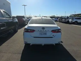 Toyota Camry 2024 SE 4 puertas Sedan