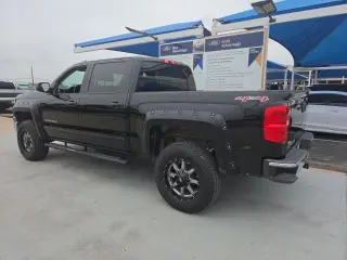 Chevrolet Silverado 1500 2015 4x4 LT Cabina Doble 4 puertas 5.8 pies. Caja corta