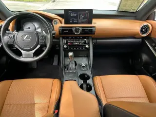 Lexus IS 350 2024 F SPORT Design 4 puertas Sedan