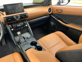 Lexus IS 350 2024 F SPORT Design 4 puertas Sedan
