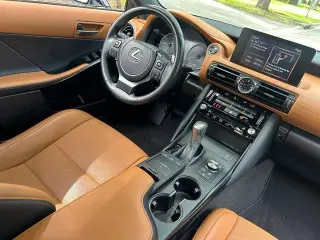 Lexus IS 350 2024 F SPORT Design 4 puertas Sedan