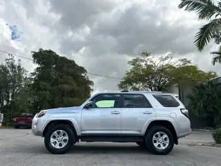 TOYOTA 4RUNNER SR5
