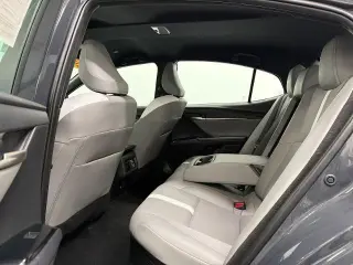 Toyota Camry 2025 SE 4dr Sedan