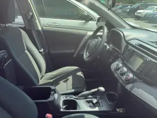 Toyota RAV4 2018 LE 4 puertas SUV