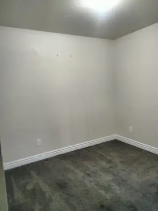 SE SENTA CUARTO ESPACIOSA