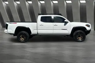 Toyota Tacoma 2023 4x4 TRD Off-Road 4 puertas Doble Cabina 6.1 ft LB