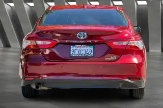 Toyota Camry Híbrido 2020 LE 4 puertas Sedan