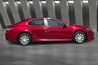 Toyota Camry Híbrido 2020 LE 4 puertas Sedan