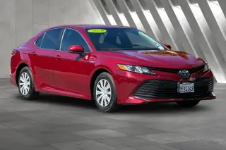 Toyota Camry Híbrido 2020 LE 4 puertas Sedan