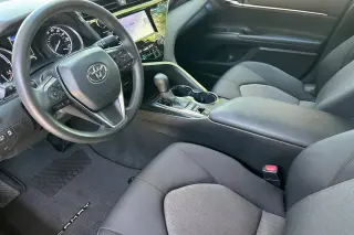 Toyota Camry Híbrido 2020 LE 4 puertas Sedan