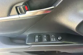 Toyota Camry Híbrido 2020 LE 4 puertas Sedan