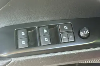 Toyota Camry Híbrido 2020 LE 4 puertas Sedan