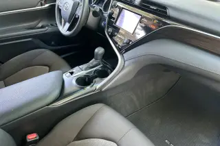 Toyota Camry Híbrido 2020 LE 4 puertas Sedan