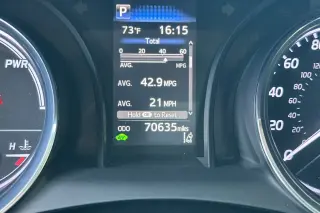 Toyota Camry Híbrido 2020 LE 4 puertas Sedan