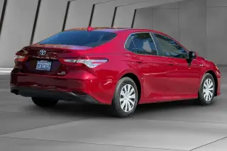 Toyota Camry Híbrido 2020 LE 4 puertas Sedan