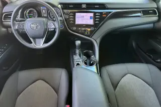 Toyota Camry Híbrido 2020 LE 4 puertas Sedan
