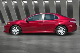 Toyota Camry Híbrido 2020 LE 4 puertas Sedan