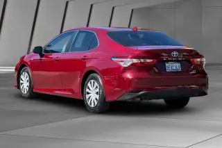 Toyota Camry Híbrido 2020 LE 4 puertas Sedan