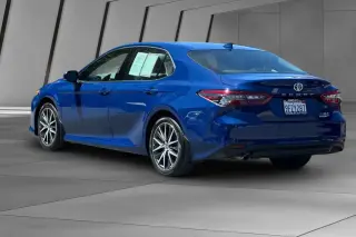 Toyota Camry Híbrido 2023 XLE 4 puertas Sedan