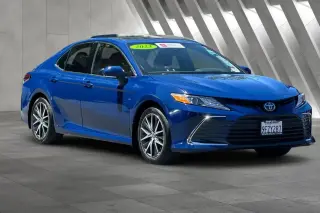 Toyota Camry Híbrido 2023 XLE 4 puertas Sedan