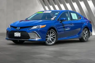 Toyota Camry Híbrido 2023 XLE 4 puertas Sedan