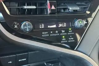 Toyota Camry Híbrido 2023 XLE 4 puertas Sedan