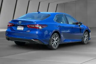Toyota Camry Híbrido 2023 XLE 4 puertas Sedan