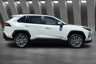 Toyota RAV4 2023 XLE Premium 4 puertas SUV