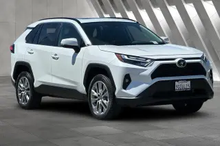 Toyota RAV4 2023 XLE Premium 4 puertas SUV