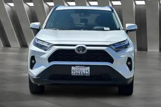 Toyota RAV4 2023 XLE Premium 4 puertas SUV