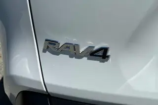 Toyota RAV4 2023 XLE Premium 4 puertas SUV