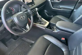 Toyota RAV4 2023 XLE Premium 4 puertas SUV