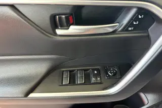 Toyota RAV4 2023 XLE Premium 4 puertas SUV