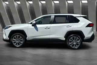 Toyota RAV4 2023 XLE Premium 4 puertas SUV