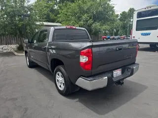 Toyota Tundra 2021 4x2 SR5 4 puertas CrewMax Cab Pickup SB