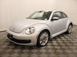Volkswagen Beetle 2012 2.5L PZEV Cupé 2 puertas 6 velocidades automáticas