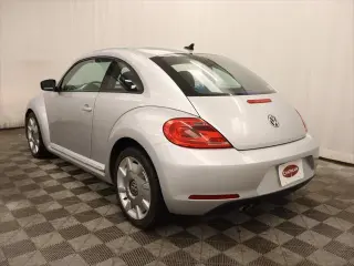 Volkswagen Beetle 2012 2.5L PZEV Cupé 2 puertas 6 velocidades automáticas