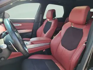 Genesis GV70 2024 AWD 2.5T Estándar 4 puertas SUV