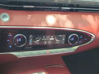 Genesis GV70 2024 AWD 2.5T Estándar 4 puertas SUV