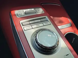 Genesis GV70 2024 AWD 2.5T Estándar 4 puertas SUV